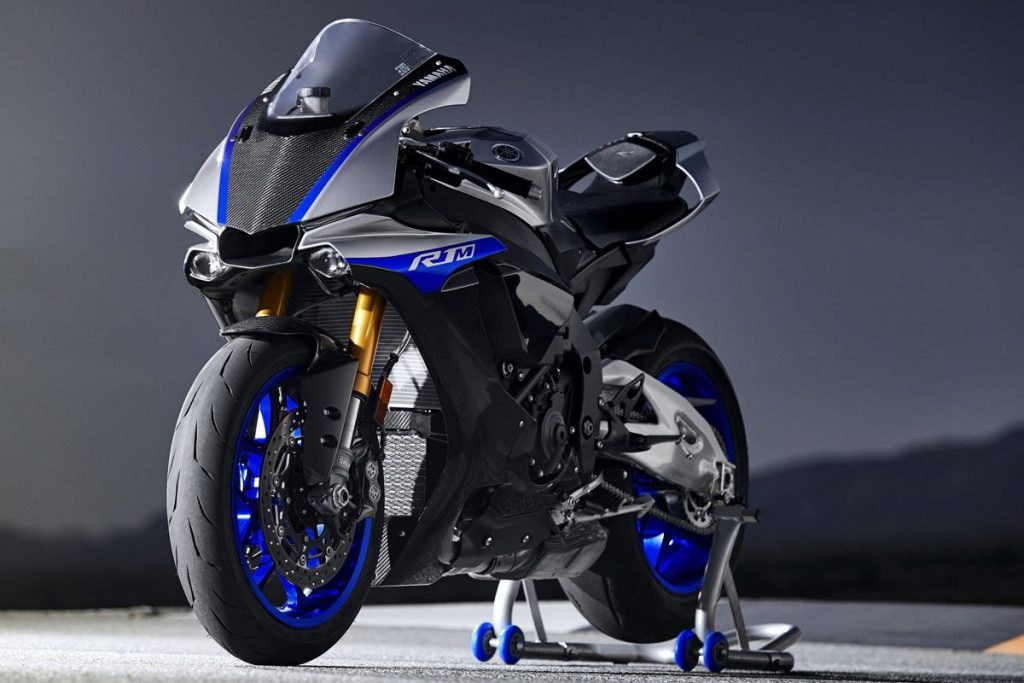 Pabrikan motor asal Jepang yaitu Yamaha memiliki motor sport yang masuk ke dalam kategori superbike yaitu YZF-R1M atau biasa disebut Yamaha R1M.