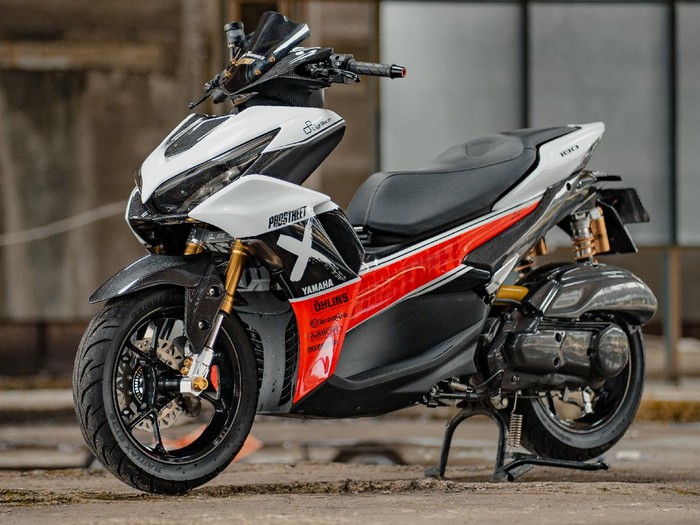 Motor Yamaha Aerox Connected 155 dimodifikasi dengan hedon menggunakan produk aftermarket branded.